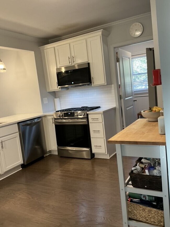 Building Photo - Normaltown home, a Charming 3 bedroom/ 2 bathroom Home Close to UGA and Hospitals!