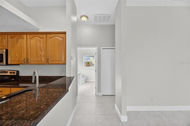 Building Photo - 172 Lake Shore Dr W