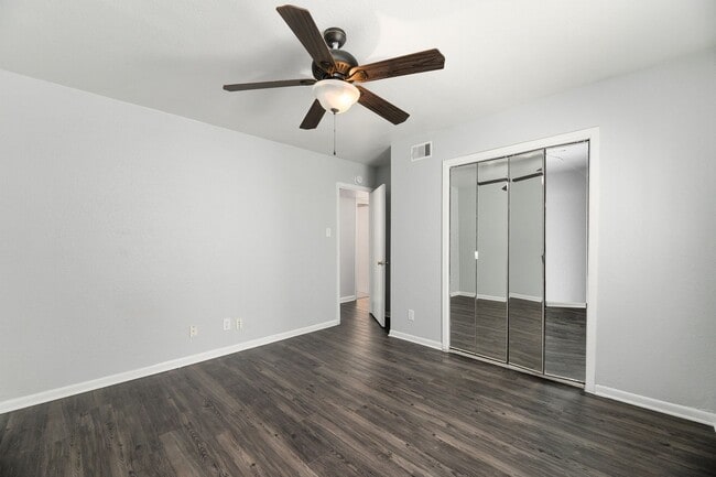 Building Photo - Great for Roommates!