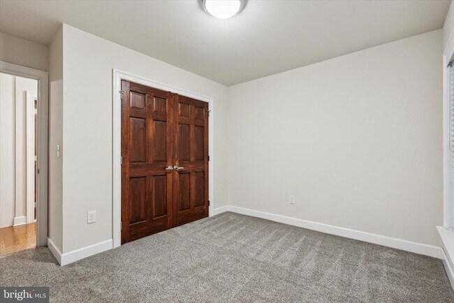 Building Photo - 3 N Sycamore St