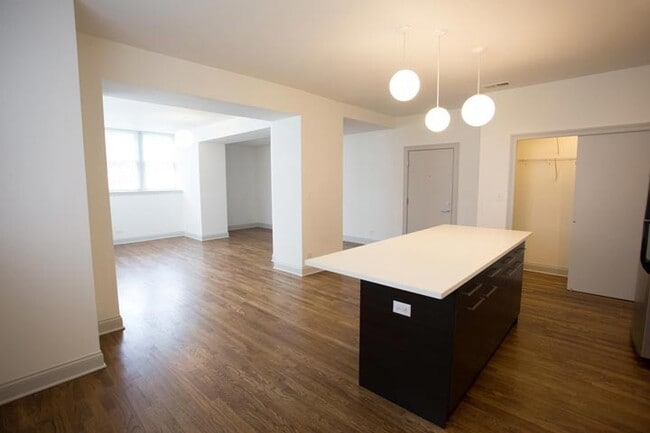 Interior Photo - 5100 S. Ellis Avenue