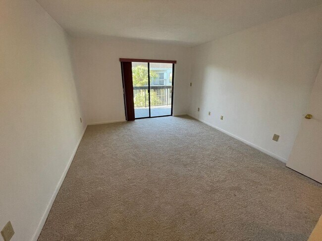 Building Photo - Calusa 403DN