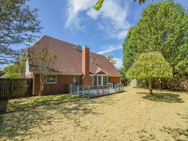 Building Photo - Pretty 4 bed, 2.5 bath home with wonderful...