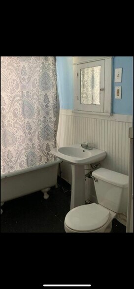 Building Photo - 115 Ledger St