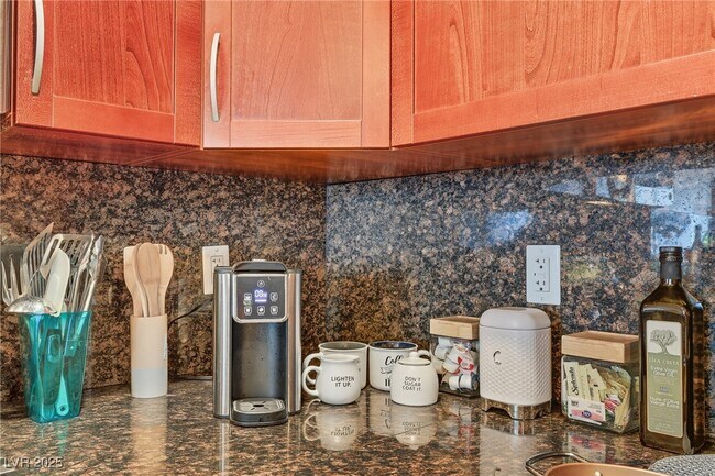 Building Photo - 150 S Las Vegas Blvd