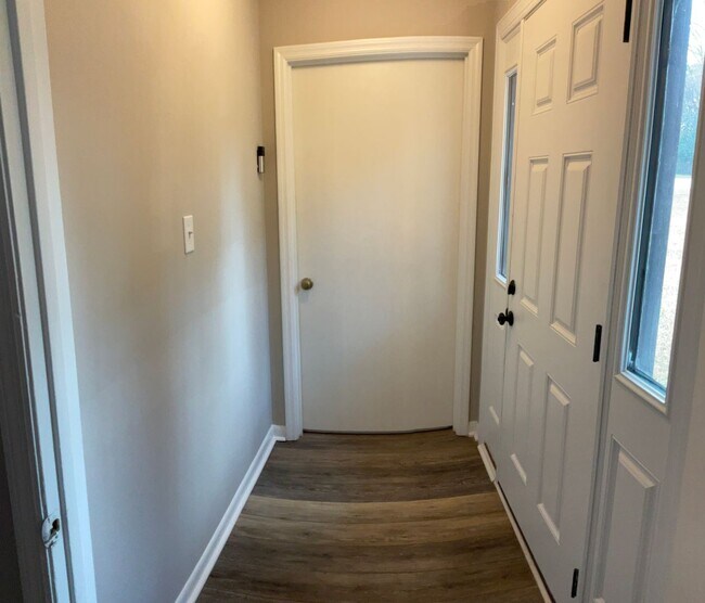 Building Photo - Brick Duplex in Prime Location