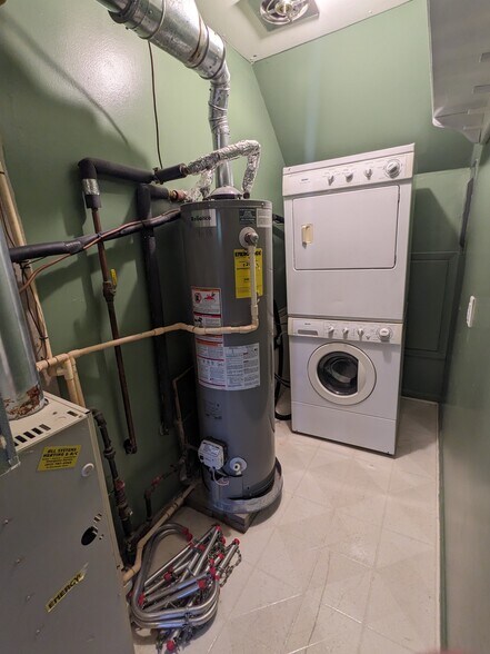 In unit laundry - 316 S. Macomb