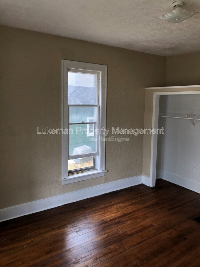 Building Photo - 609 Pearl St