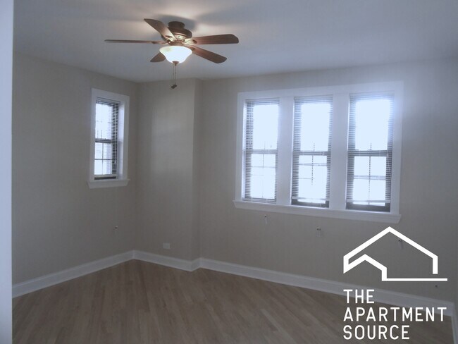 Building Photo - 894 Green Bay Rd