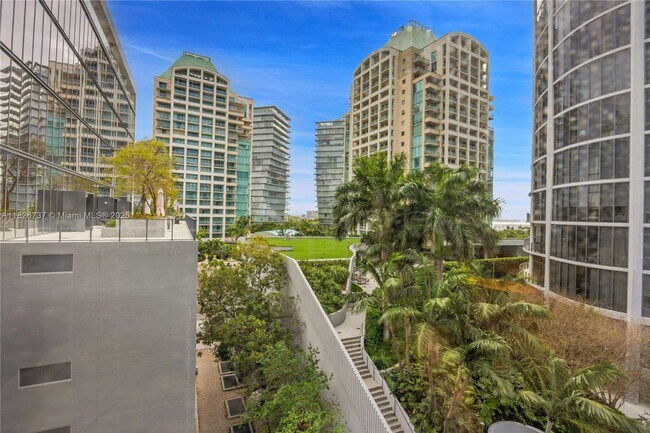 Building Photo - 2831 S Bayshore Dr