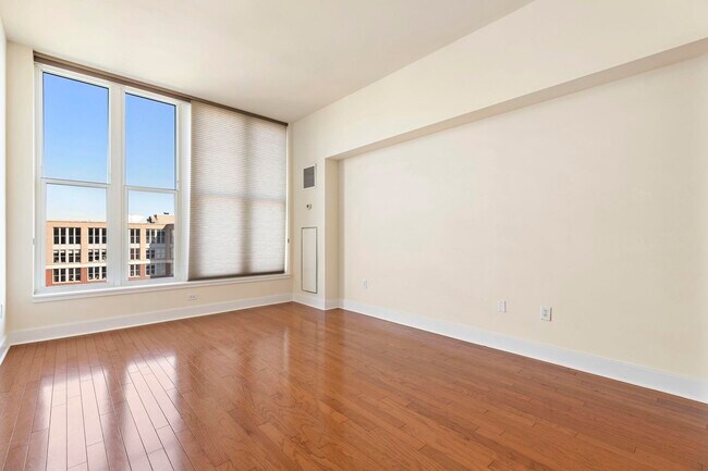 Building Photo - 1125 Maxwell Ln