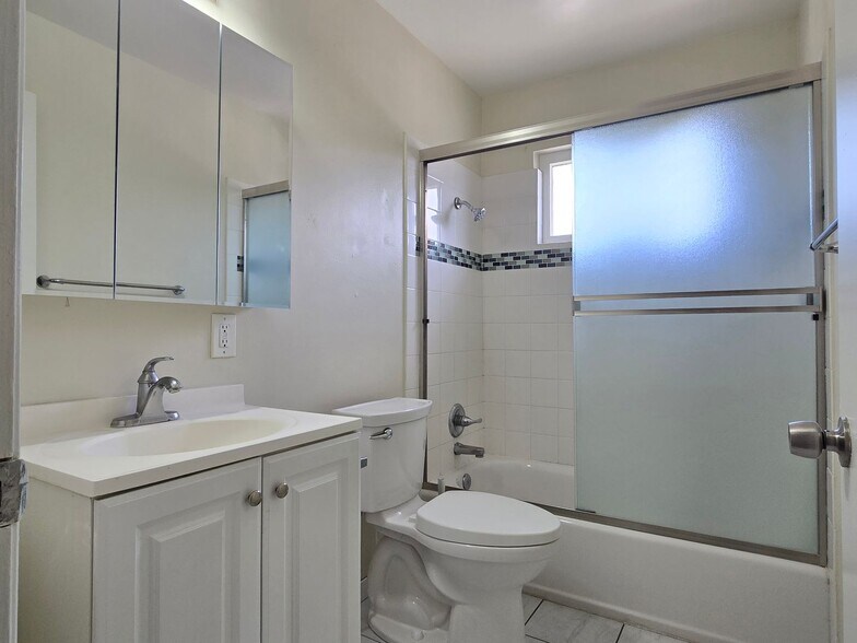 Building Photo - 3579 Agate Dr