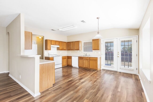 Building Photo - Well-Maintained 3-Bedroom Home – Ideal for Students & Professionals!