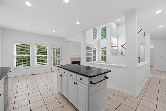 Building Photo - Spacious Renovated Home on a Quiet Cul-de-Sac Single-family · Professionally managed · Move-in ready
