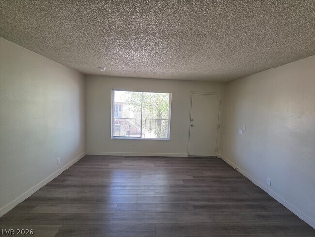 Building Photo - 615 S Royal Crest Cir
