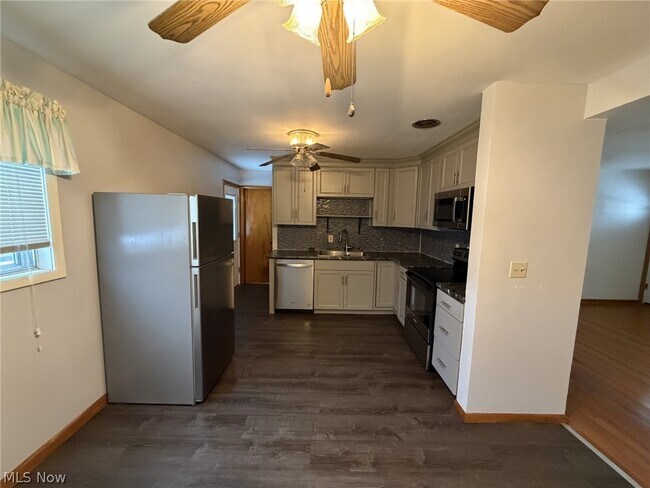 Building Photo - 1405 Gypsy Ln