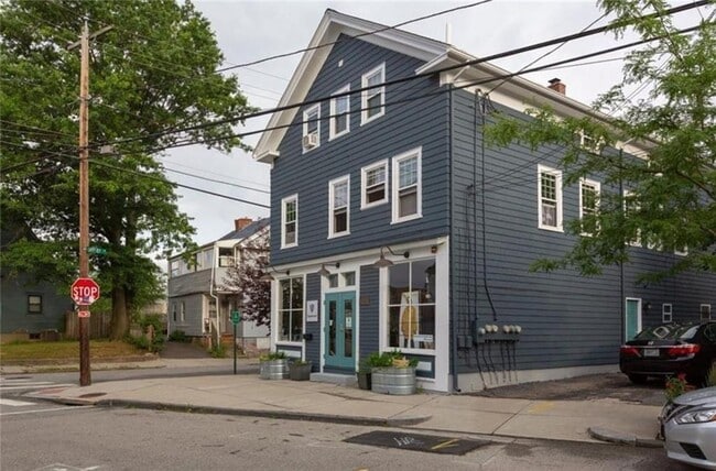 Building Photo - 186 Carpenter St