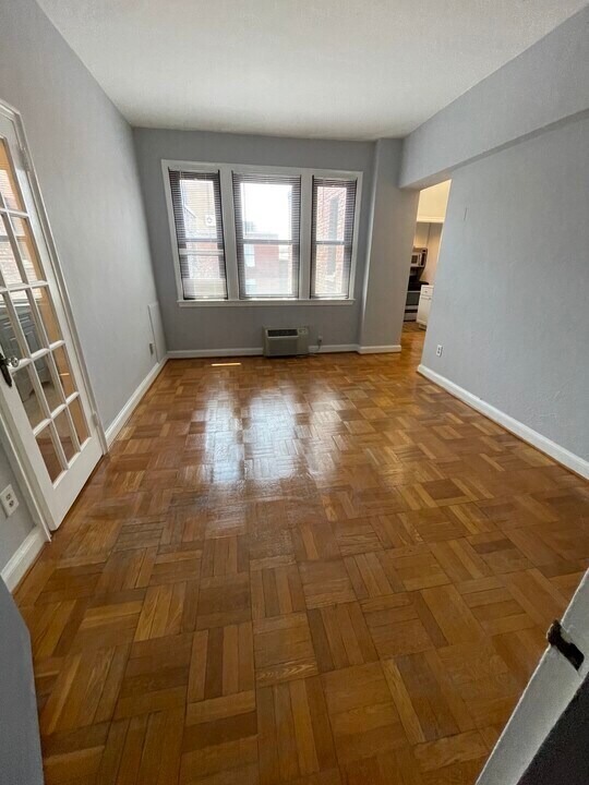 Building Photo - 1010 25th St NW