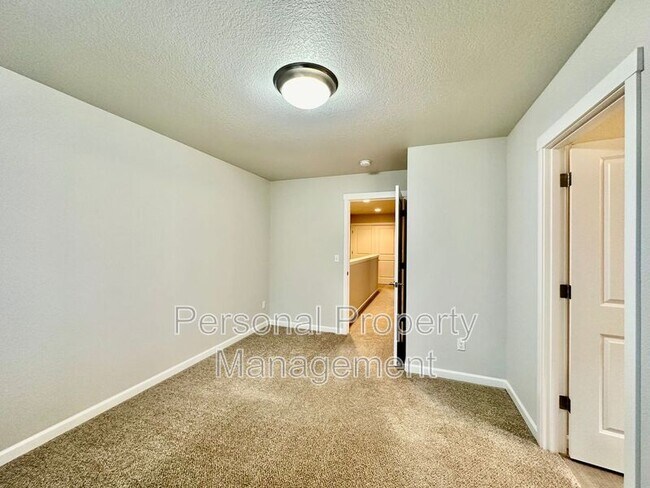 Building Photo - 11323 NE 25th St