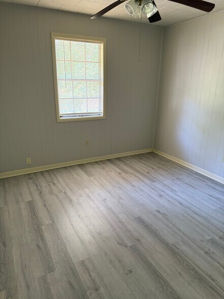 Building Photo - 5845 Pine Hill Dr