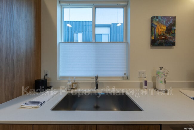 Building Photo - 1541 E Talo Ct