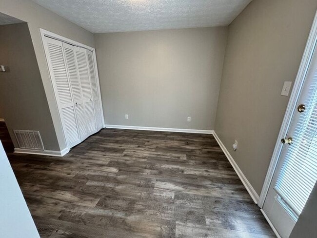 Building Photo - NOW READY!! 2 bedroom 2.5 bathroom in Snellville