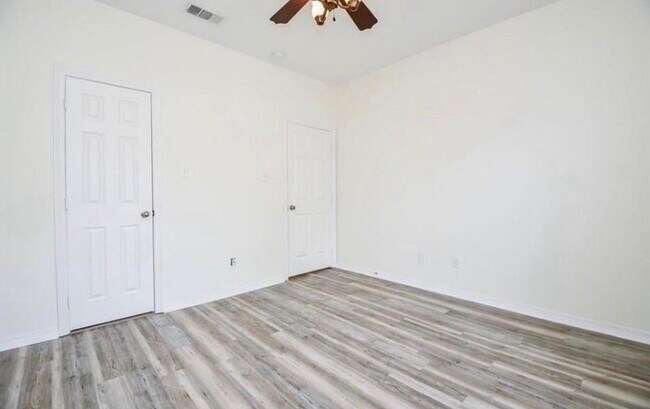 Building Photo - 12755 Mill Ridge Dr