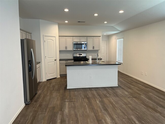 Building Photo - 24203 Saddlestone Green Dr