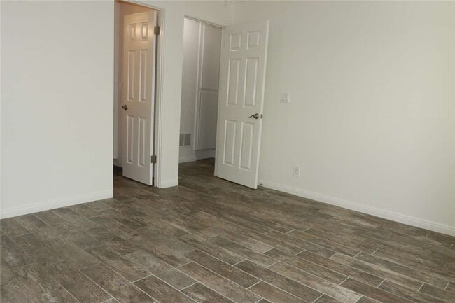 Building Photo - 111 N Calle Seville