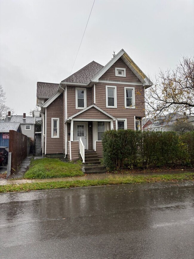 Primary Photo - 111 Eldridge