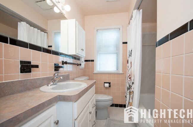 Building Photo - 3 bedroom/1 bath! PARMA!!