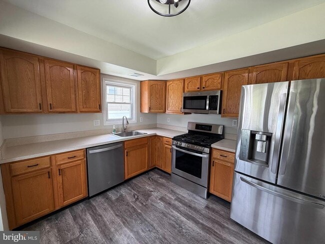 Building Photo - 417 Greenview Dr