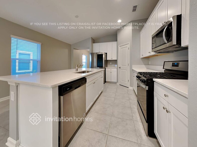 Building Photo - 565 Meadow Ridge Dr