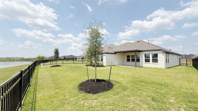 Building Photo - 27315 Blue Pool Dr