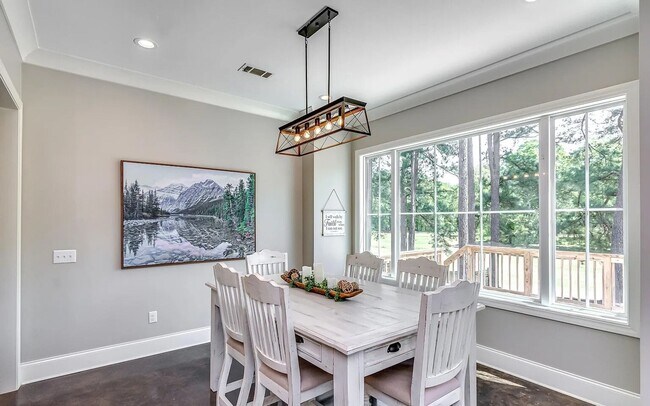 Building Photo - 150 Pine Ridge Cir