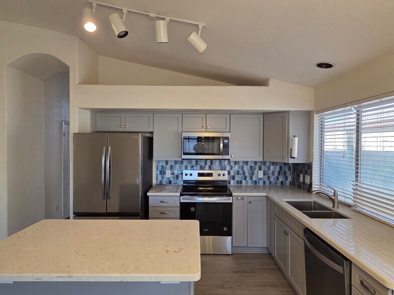 Kitchen - 6411 W Adobe Dr