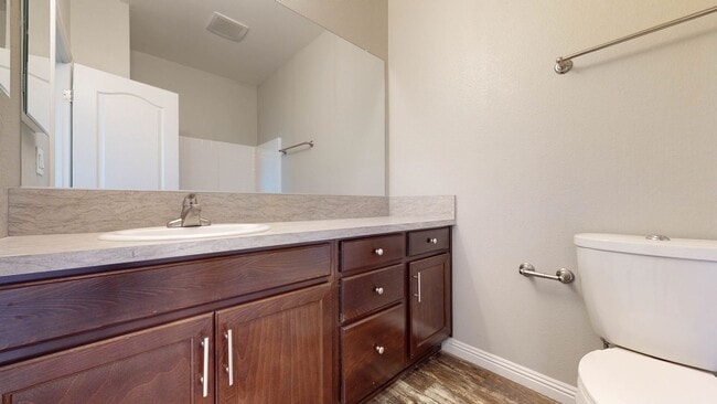 Building Photo - Beautiful 3 Bedroom 3 Full bath with 1 Car...