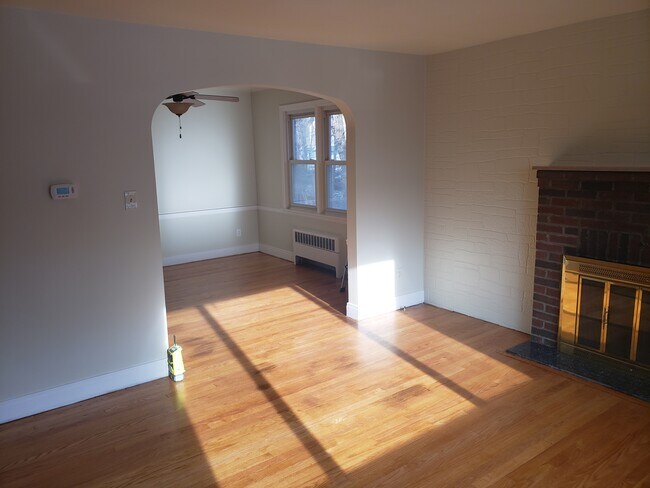 Building Photo - 19 Maplewood Ave