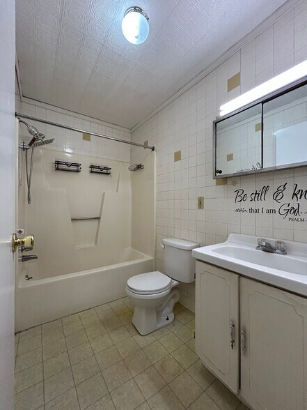 Bathroom p1 - 191 Zerby Ave
