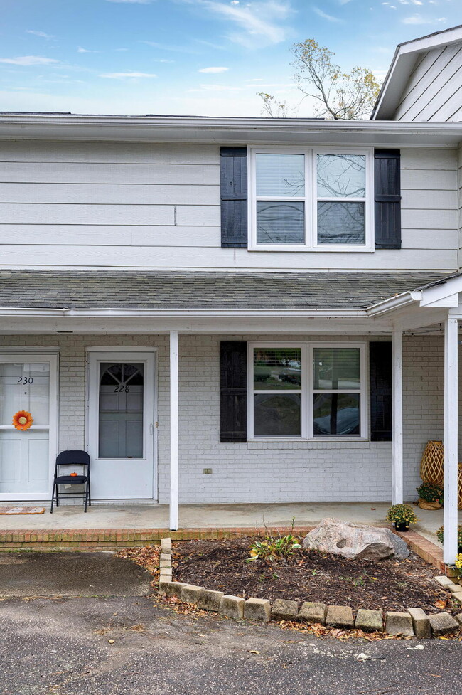 Building Photo - 228 Waldo St