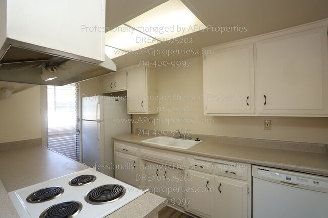 Building Photo - 414 N Clark St