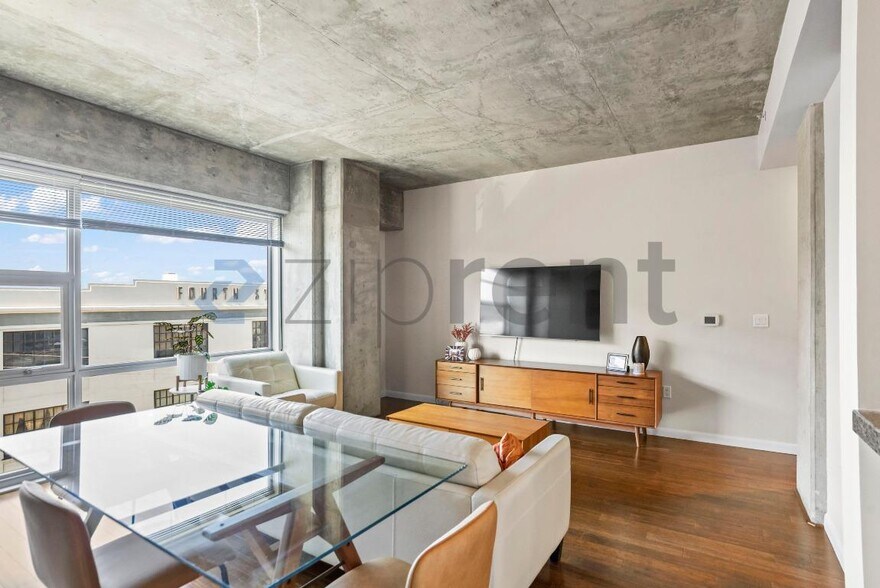 Building Photo - Unit 639
