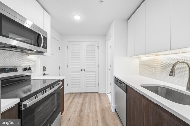 Building Photo - 4324 Lancaster Ave