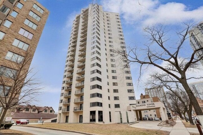 Primary Photo - 1633 N Prospect Ave
