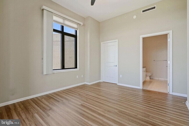 Building Photo - 2720 S Arlington Mill Dr