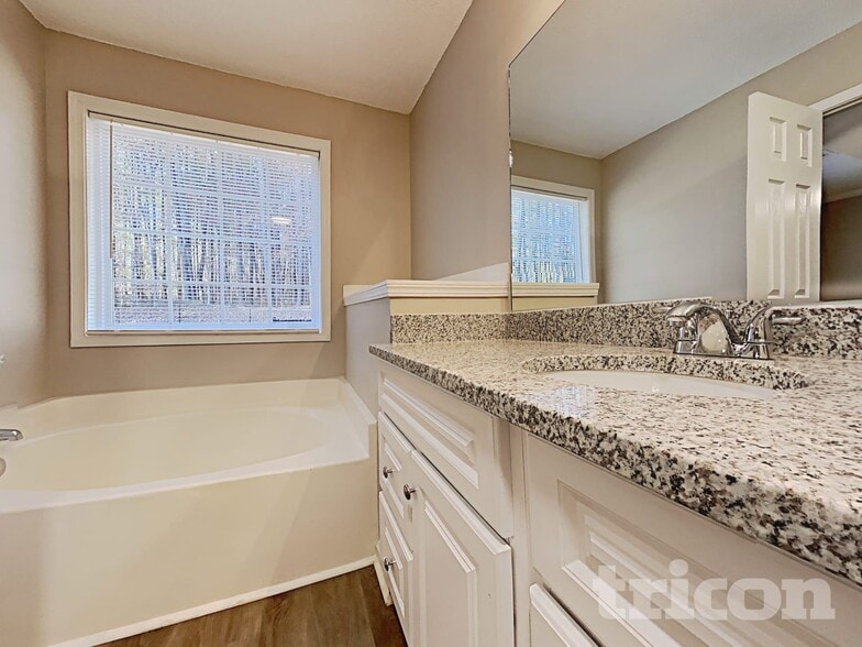 Building Photo - 1607 Amalie Dr