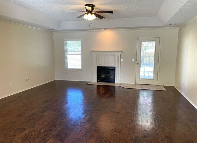 Building Photo - 3 Bedroom/2 Bathroom In Bentonville!!!