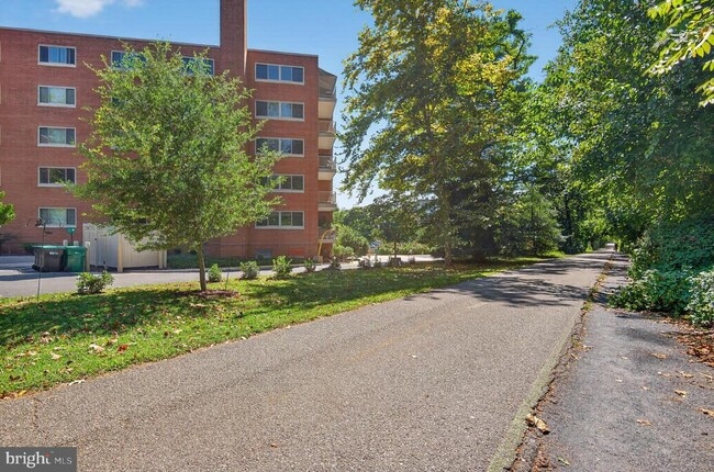 Building Photo - 5100 Dorset Ave
