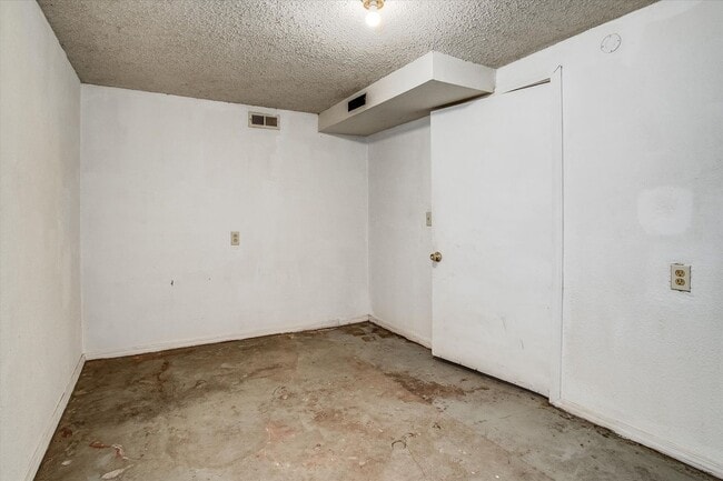 Building Photo - 806 Monroe Ave