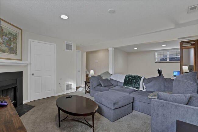 Building Photo - 8277 Deering Oaks Dr